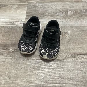 Infant Nikes size 6c